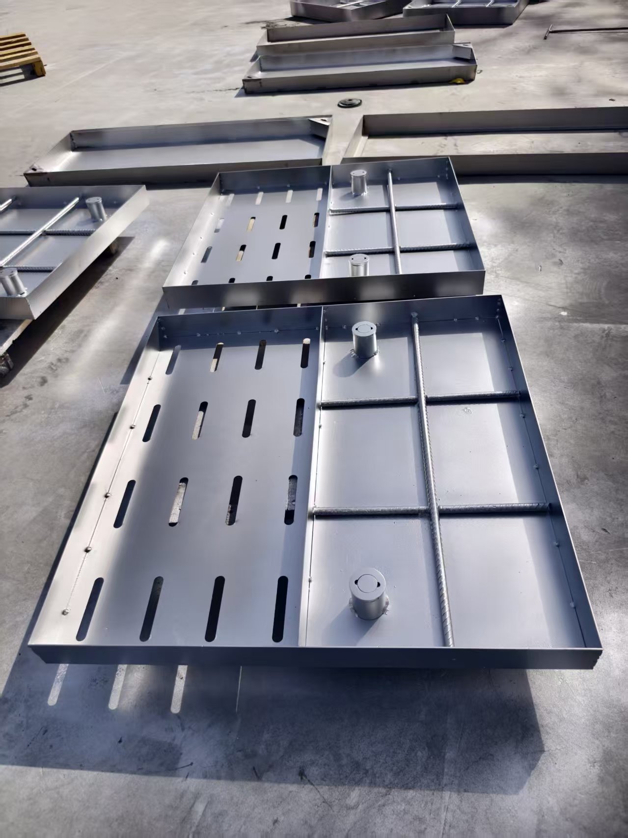 立柱式不锈钢井盖